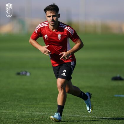 Óscar Melendo, durante un entrenamiento | Foto: Pepe Villoslada / Granada CF