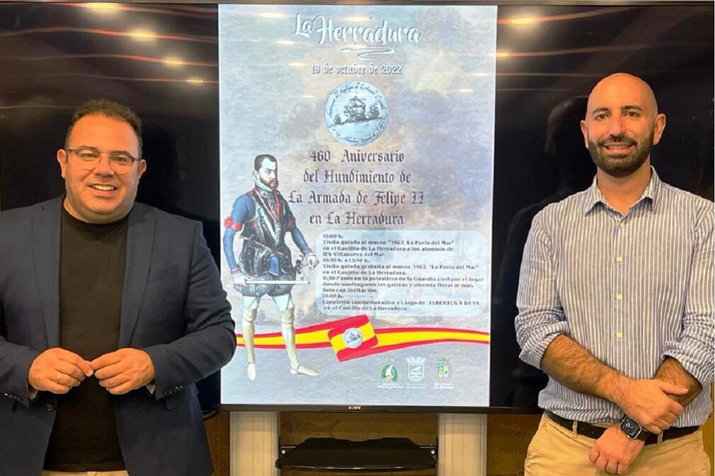 ALCALDE Y TENIENTE DE ALCALDE PRESENTARON CARTEL PROGRAMA ACTOS NAUFRAGIO ARMADA ESPAÑOLA EN LA HERRADURA 22