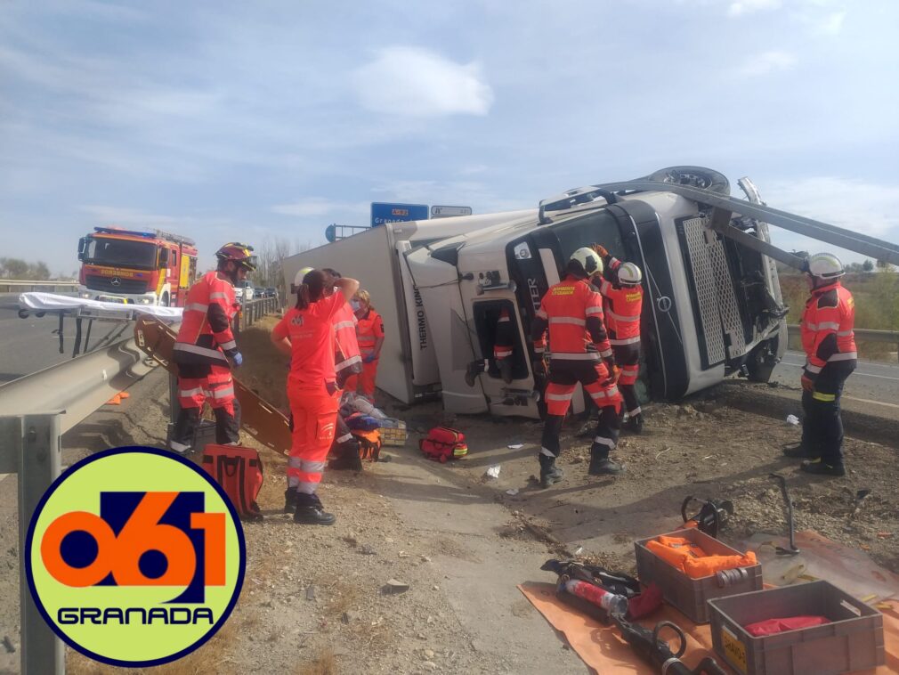 Vuelco de un camión en la A-92, a la altura de Láchar