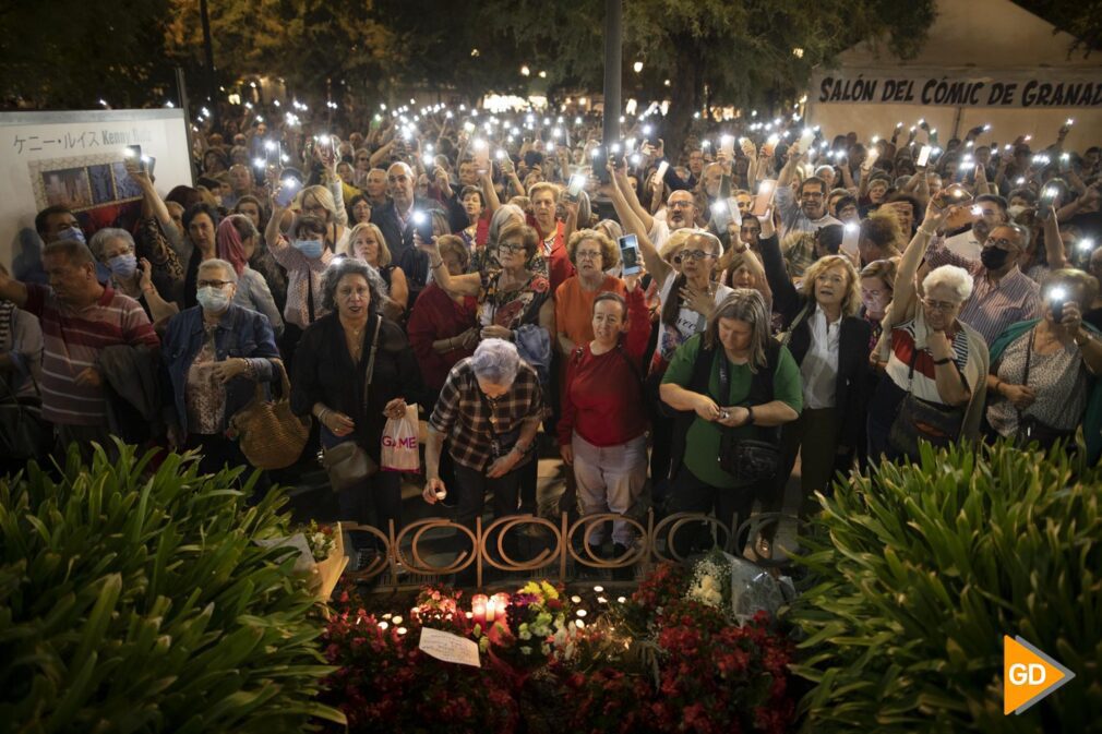 Foto Antonio L Juarez- Concentración en la fuente de las batallas por la muerte de Jesus Candel -7