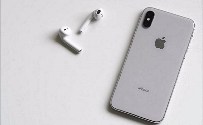 airpods con un iphone foto pexels