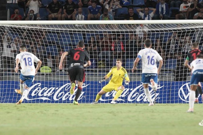 enric-gallego-gol-penalti-raul-fernandez