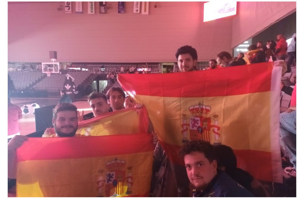 Afición española en el Palacio de los Deportes