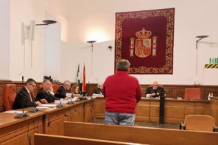 Primera sesión del juicio en la Audiencia de Granada contra el acusado de conducir ebrio y provocar un accidente con dos muertos