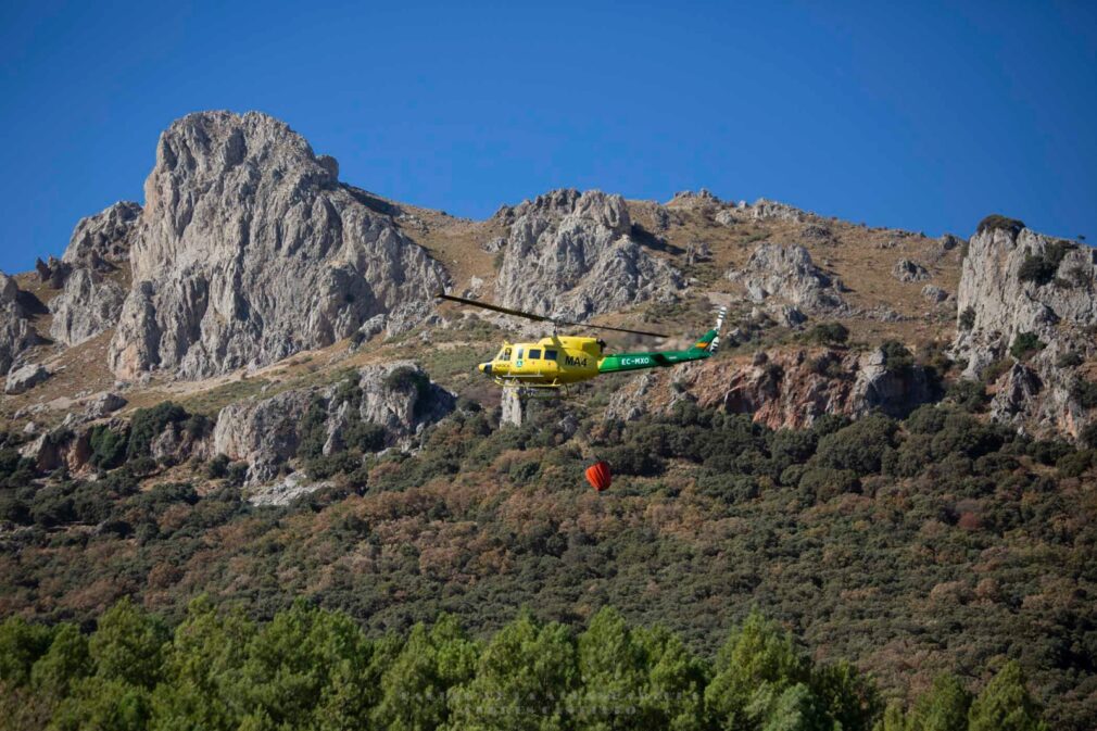Infoca helicóptero medios aéreos Incendio Huétor Santillán