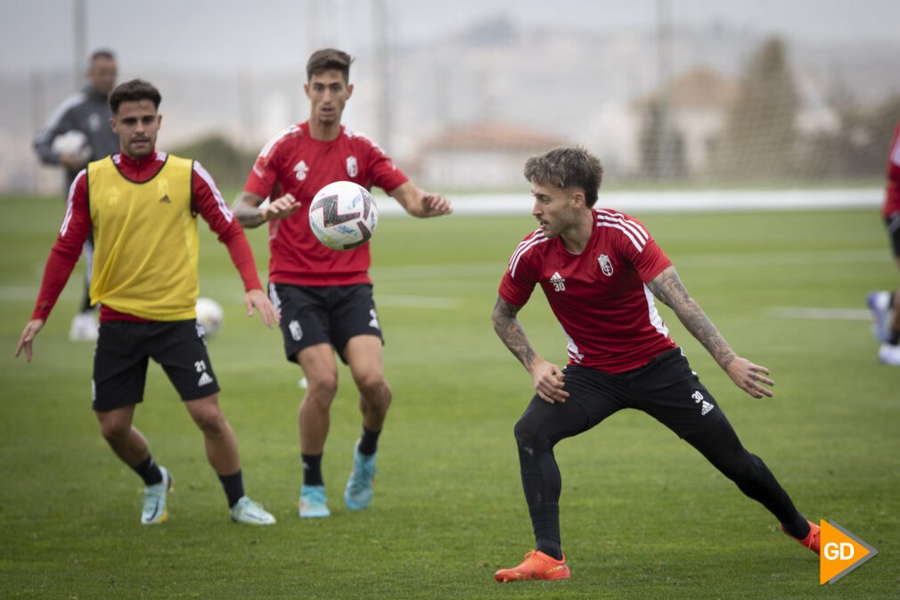 Entrenamiento del Granada CF en la ciudad deportiva