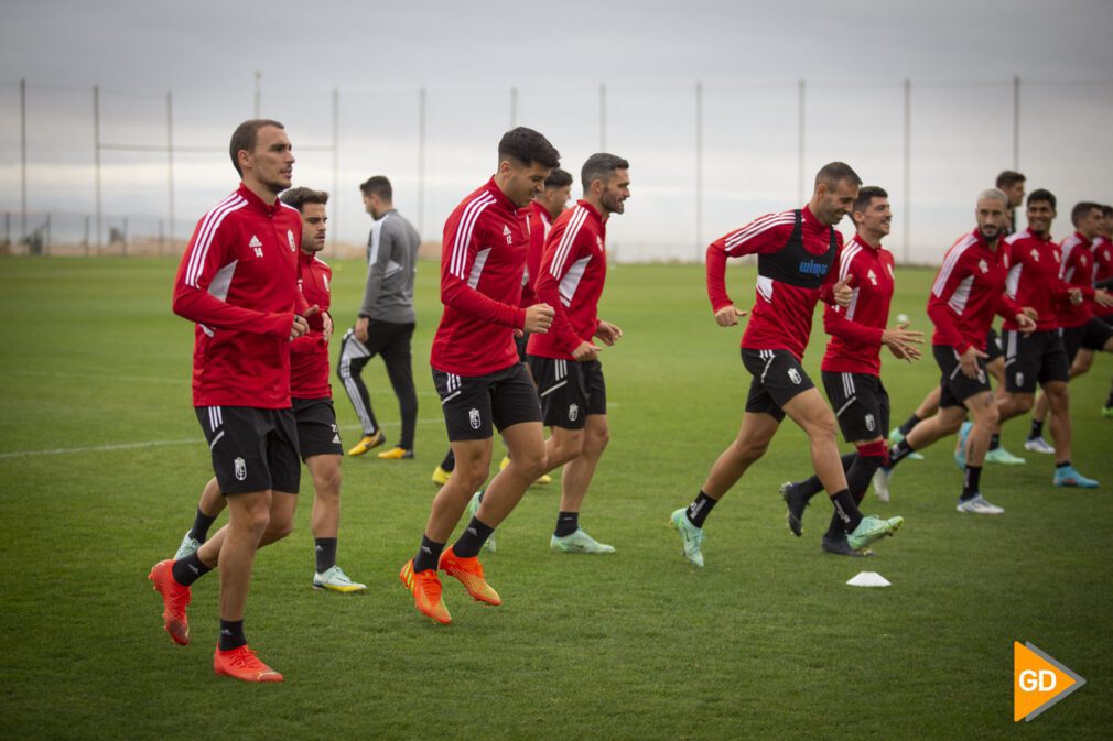 Entrenamiento del Granada CF en la ciudad deportiva