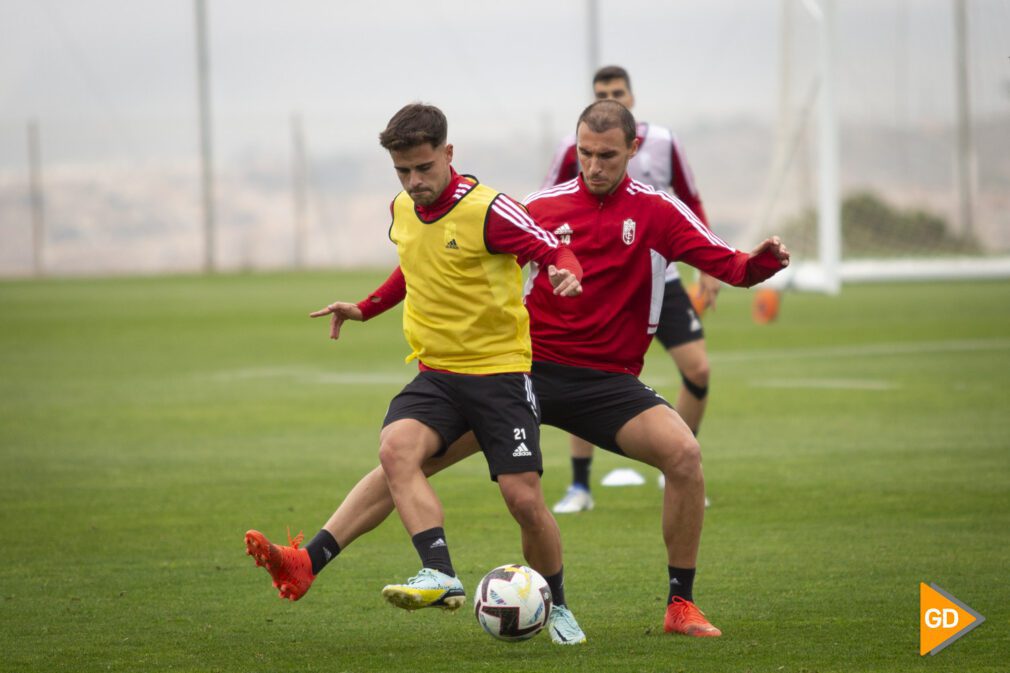 Entrenamiento del Granada CF en la ciudad deportiva