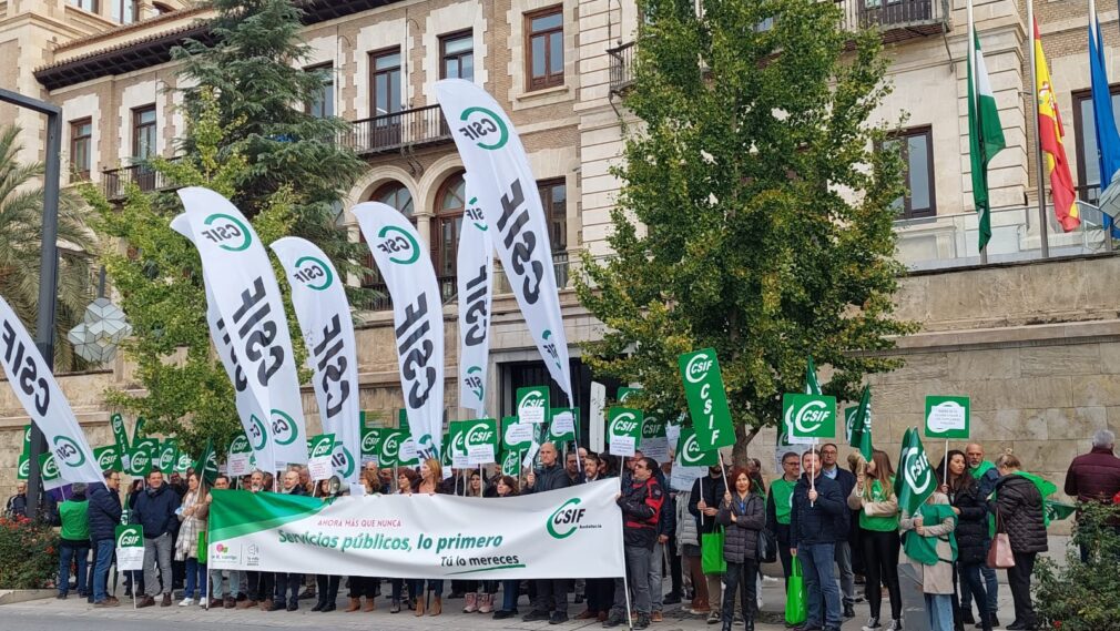 Protesta CSIF GR Servicios públicos lo primero