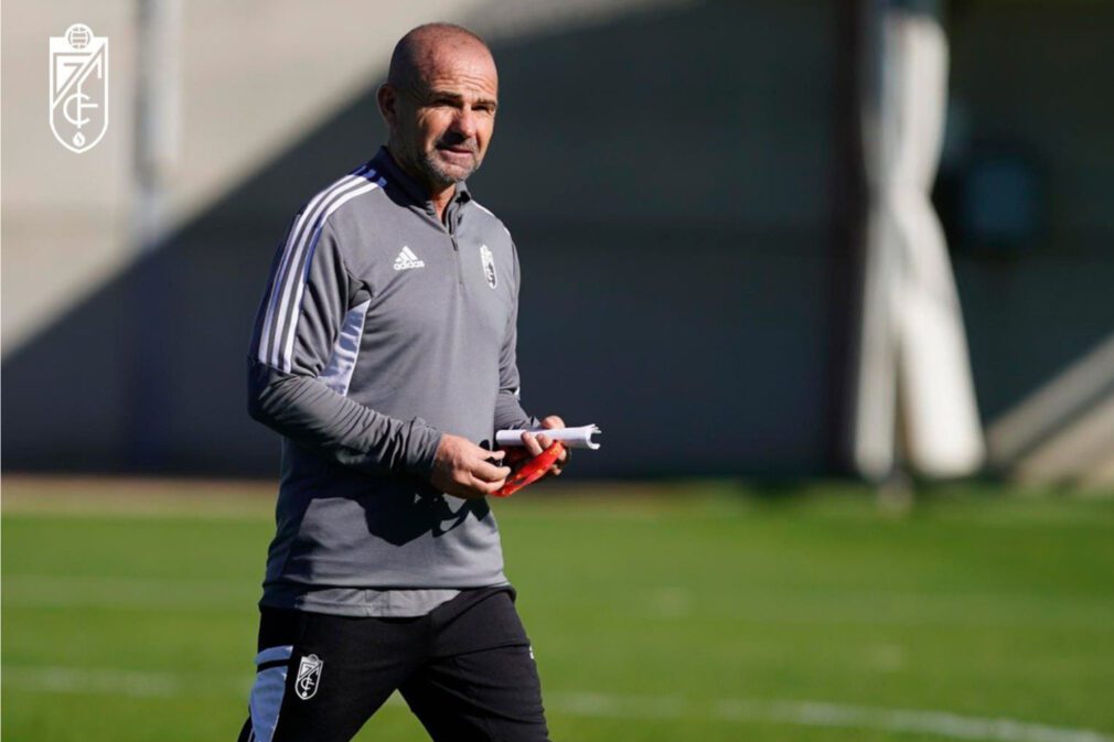 paco-lopez-entrenador-granada-cf-entrenamiento