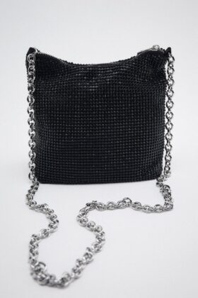 Bolso bandolera de brillos de Zara