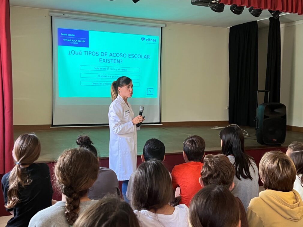 Estefanía Marcos, psicóloga de Vithas Xanit, durante el Aula Salud