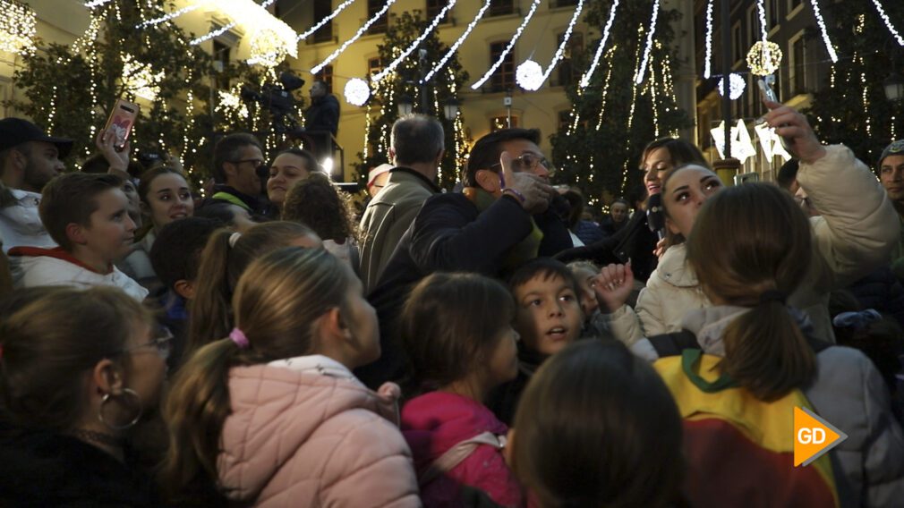 Granada brilla “más que nunca” para la Navidad con luces repartidas por el centro y los barrios-- Celia Pérez-12