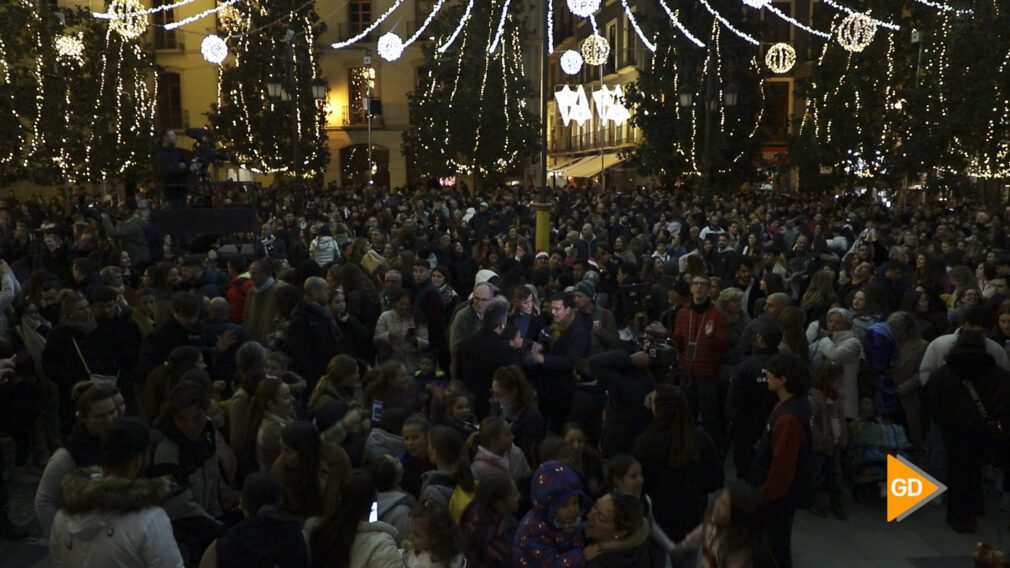 Granada brilla “más que nunca” para la Navidad con luces repartidas por el centro y los barrios-- Celia Pérez-13