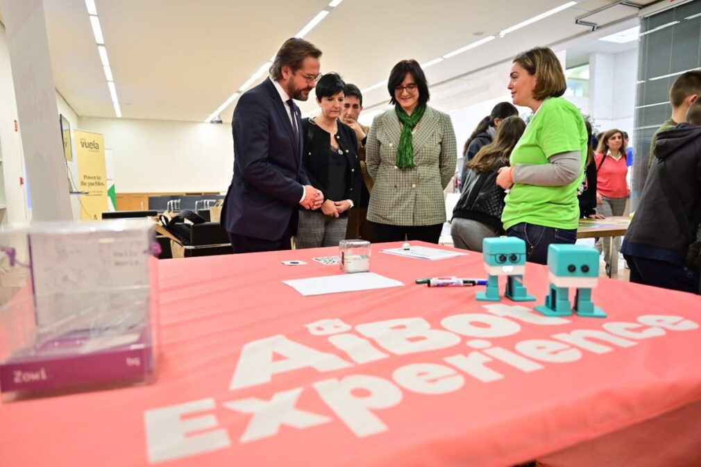 Granada.- Educación.- Más de 500 escolares de ocho a 13 años diseñarán sus propios robots con inteligencia artificial