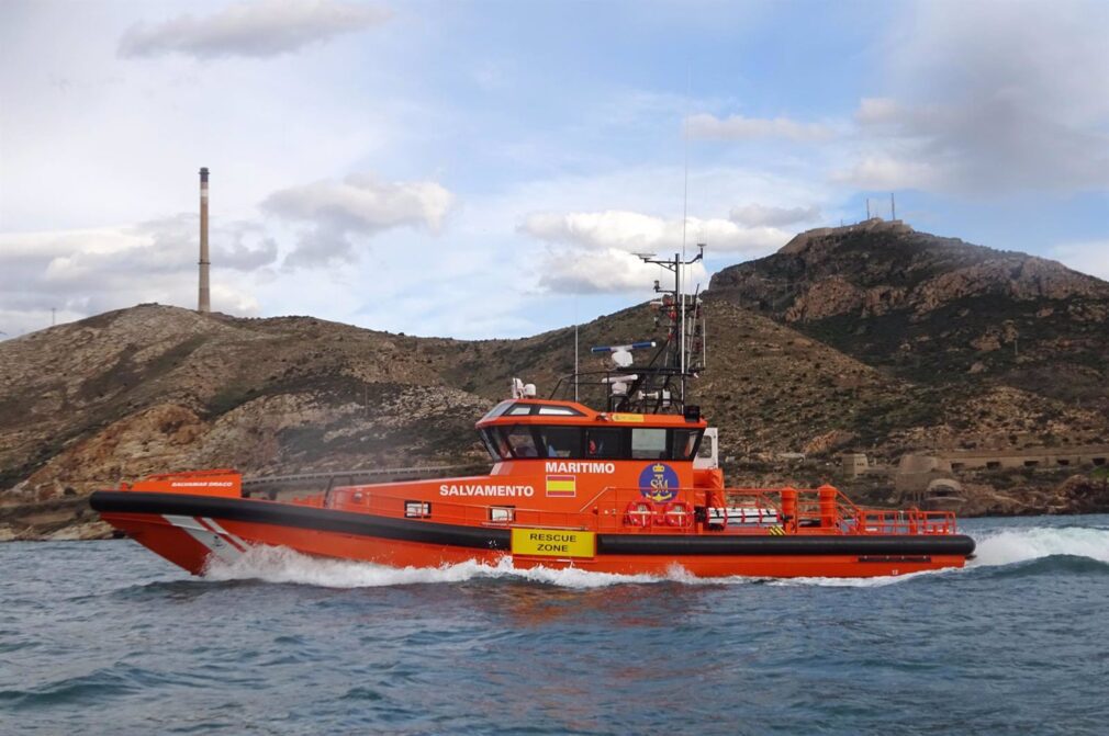 Granada.- Sucesos.- Rescatan a 45 migrantes a bordo de una patera en la costa de Motril