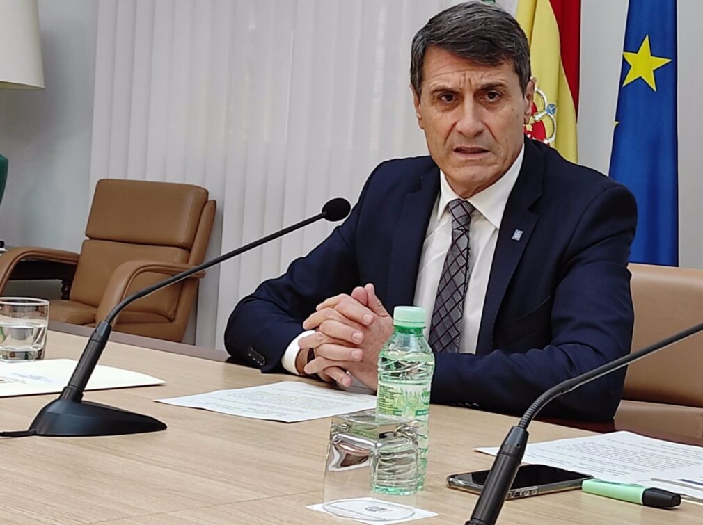 Granada.-Fernández considera un "legítimo derecho" impugnar la sede de la Aesia, pero defiende el proceso "transparente"