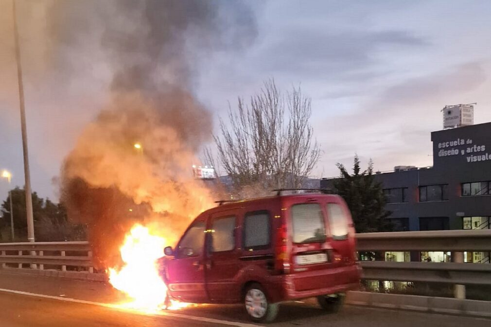 furgoneta arde circunvalacion granada