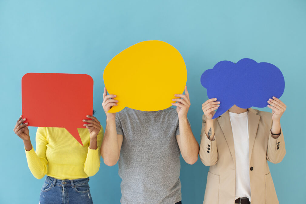 portrait-of-young-people-with-thought-bubble