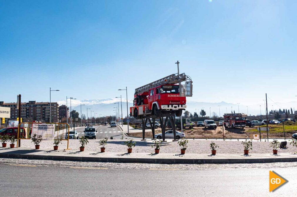 FOTOS Inauguran una glorieta en La Chana dedicada al Cuerpo de Zapadores Bomberos de Granada-7