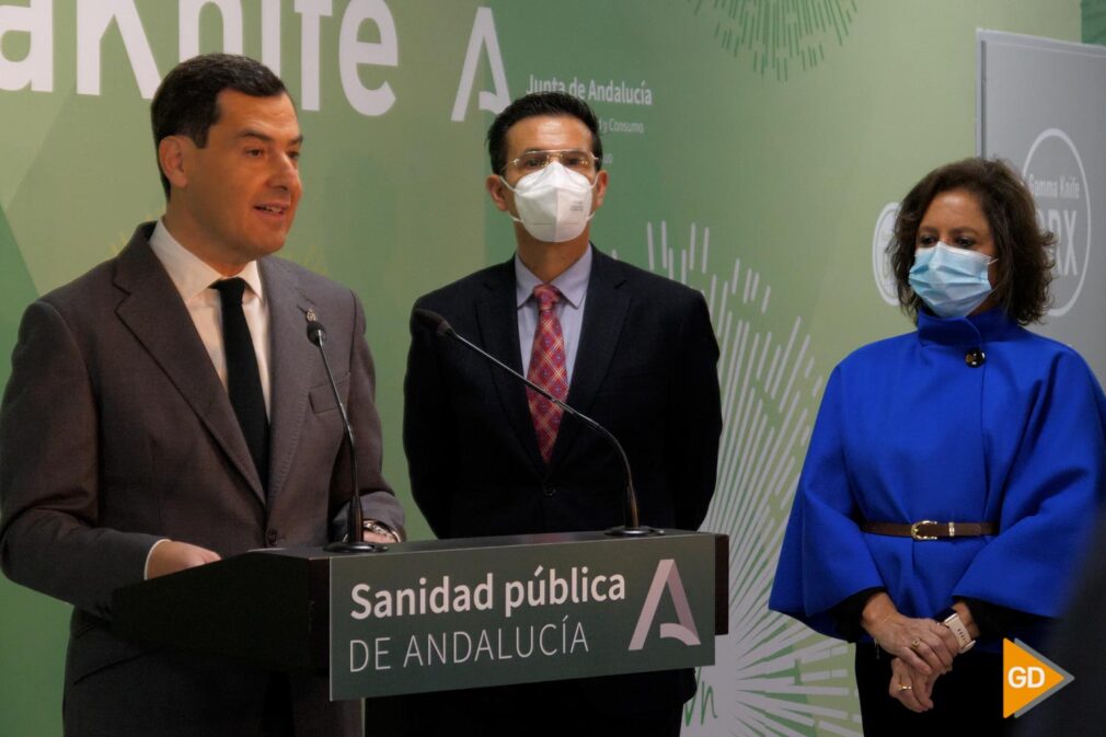 FOTOS Juanma Moreno, inaugura en el Hospital Virgen de las Nieves de Granada el primer Gammaknife de la sanidad pública española (4)