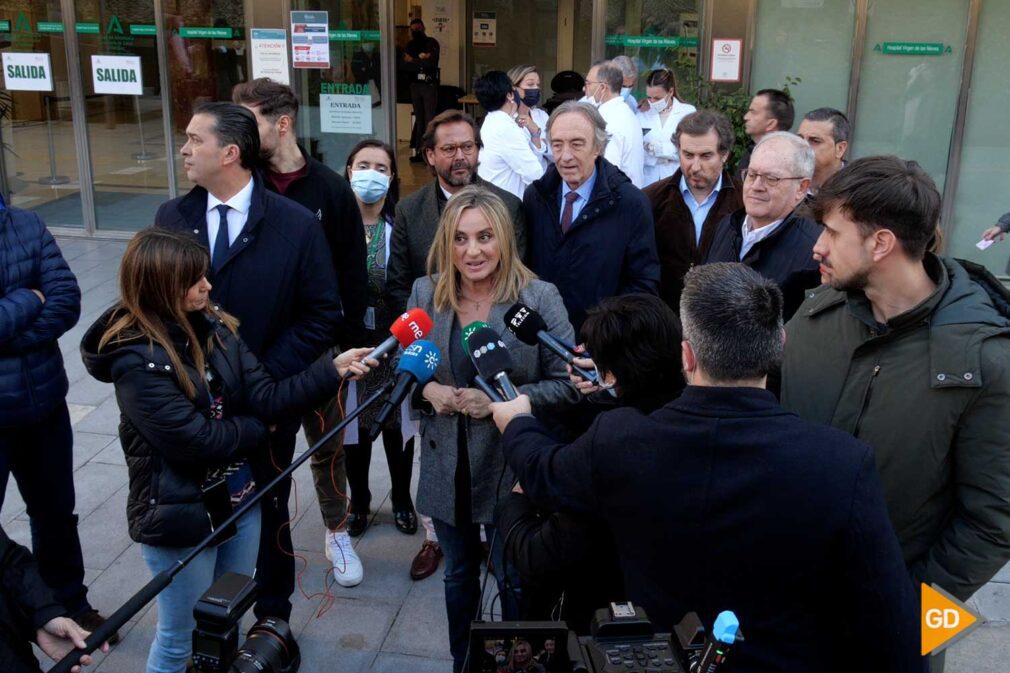 FOTOS VISITA DE MARIFRAN CARRAZO Y EL CB GRANADA AL HOSPITAL MATERNO (2)