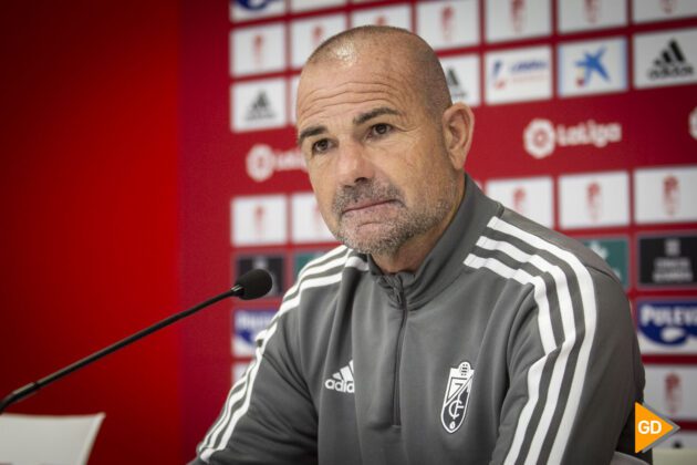 Paco López, durante una rueda de prensa | Foto: Antonio L. Juárez