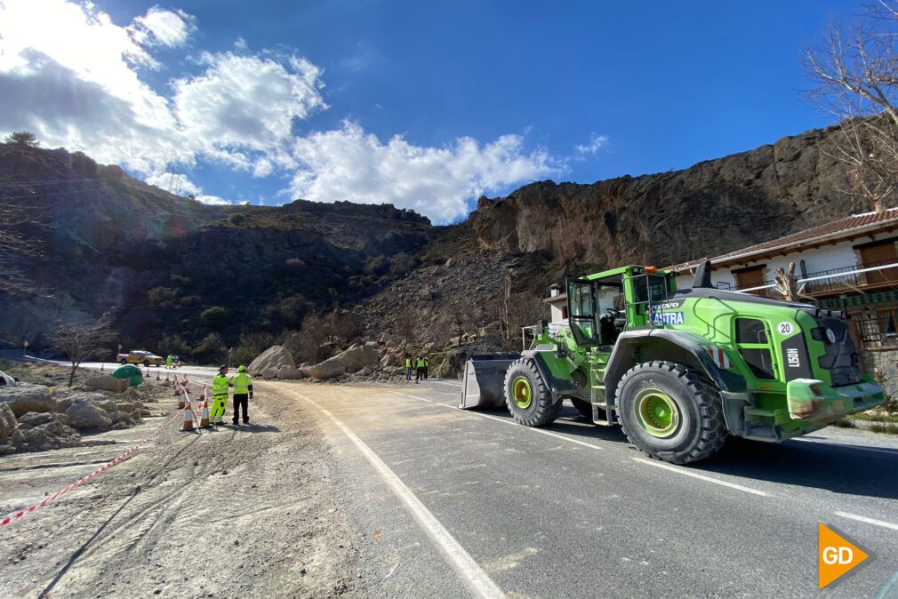 Foto Antonio L Juarez- desprendimientos carretera de la sierra