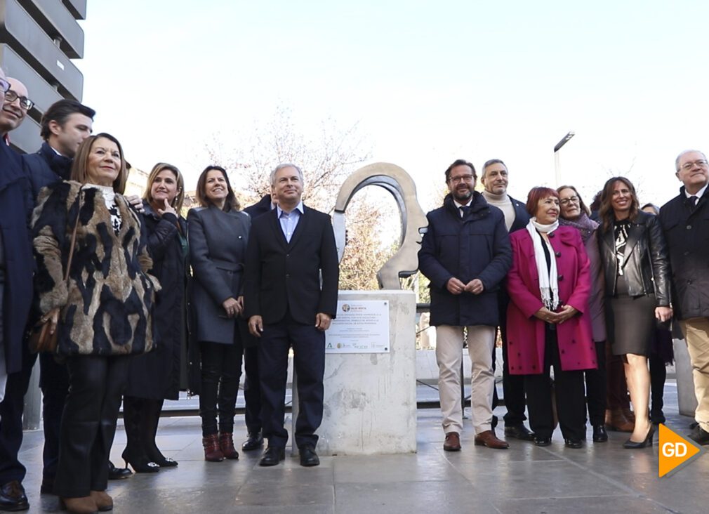 Granada inaugura una escultura en homenaje a la salud mental- Celia Pérez-1 (2)