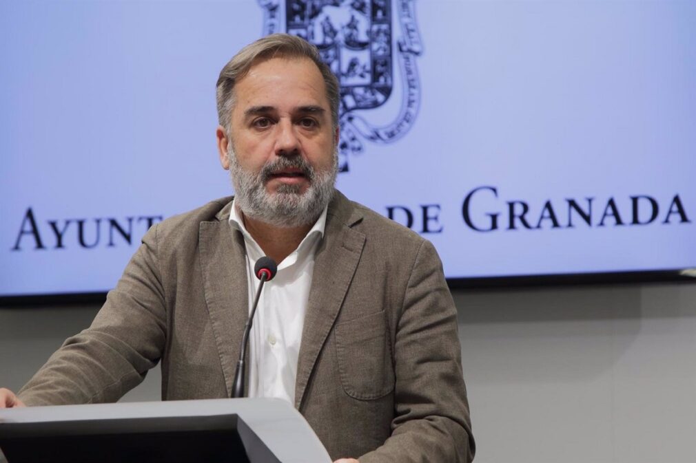 Granada.- El Ayuntamiento aprueba el pago de más de 13 millones en facturas y el nuevo Consejo del Comercio Local