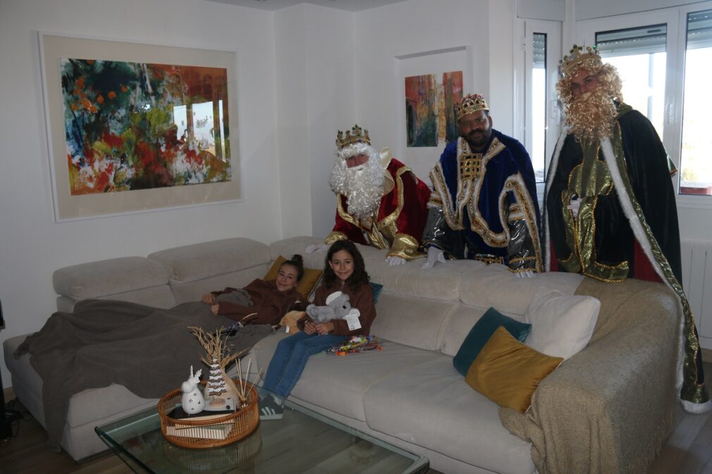 reyes magos alhendin visita niños casas
