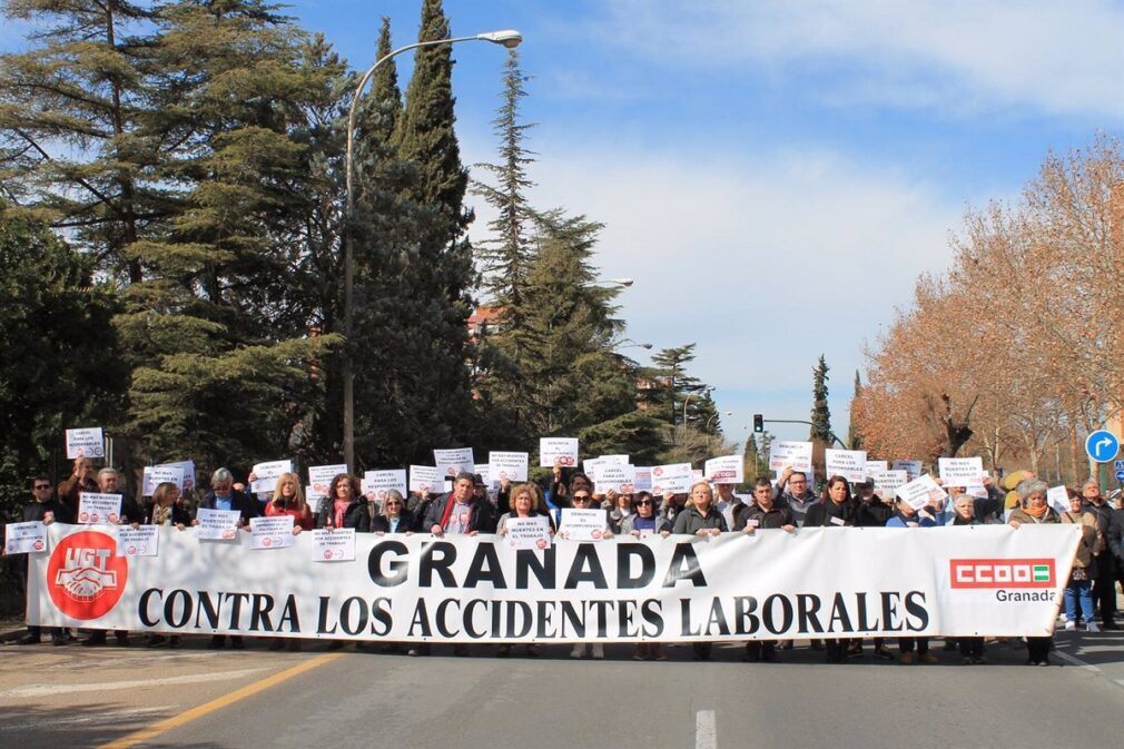 Granada.- UGT y CCOO exigen más medidas de seguridad tras el último accidente laboral mortal en Benalúa