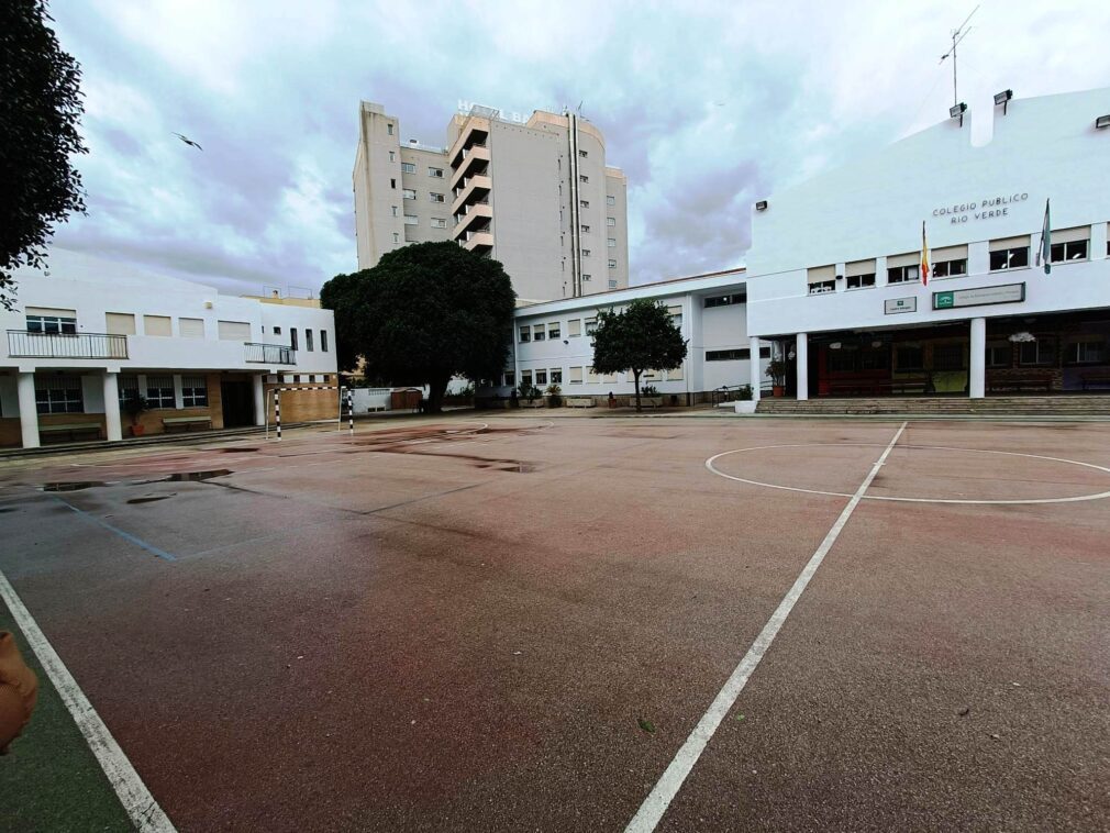 DOS EDIFICIOS PRINCIPALES DEL COLEGIO RIO VERDE DE ALMUÑECAR B 23