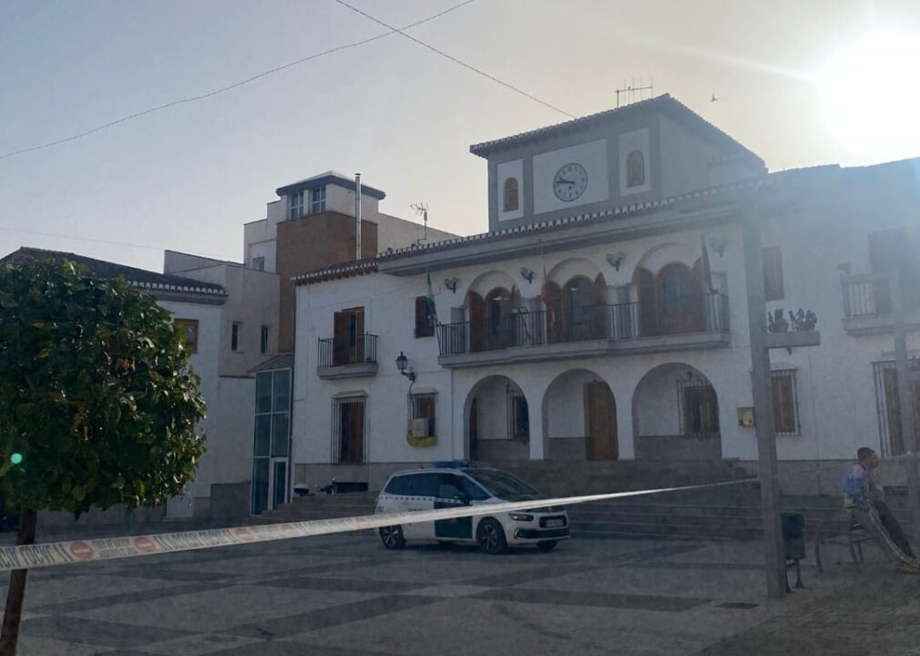 El Ayuntamiento Las Gabias, acordonado por el hallazgo de una granada en la Casa de los Blasco