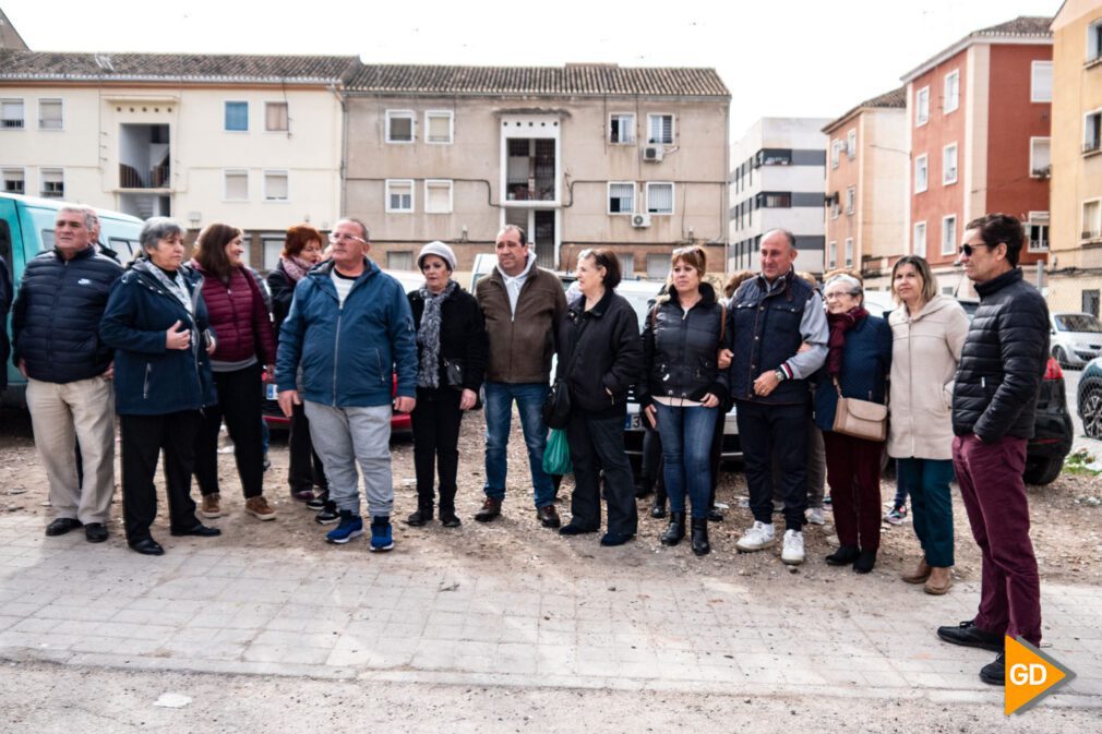 FOTOS Los vecinos de Santa Adela piden coordinación a Junta y Ayuntamiento para la construcción de las viviendas (1)