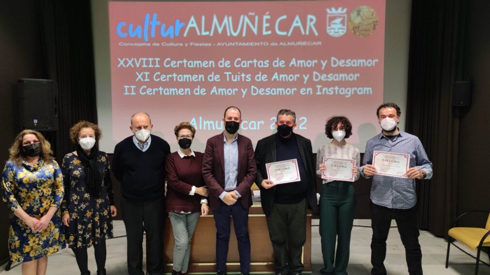 GANADORES JUNTO EDIL DE CULTURA Y MIEMBROS JURADO PASADA EDICIÓN CERTAMEN CARTAS AMOR Y DESAMOR ALMUÑECAR 22