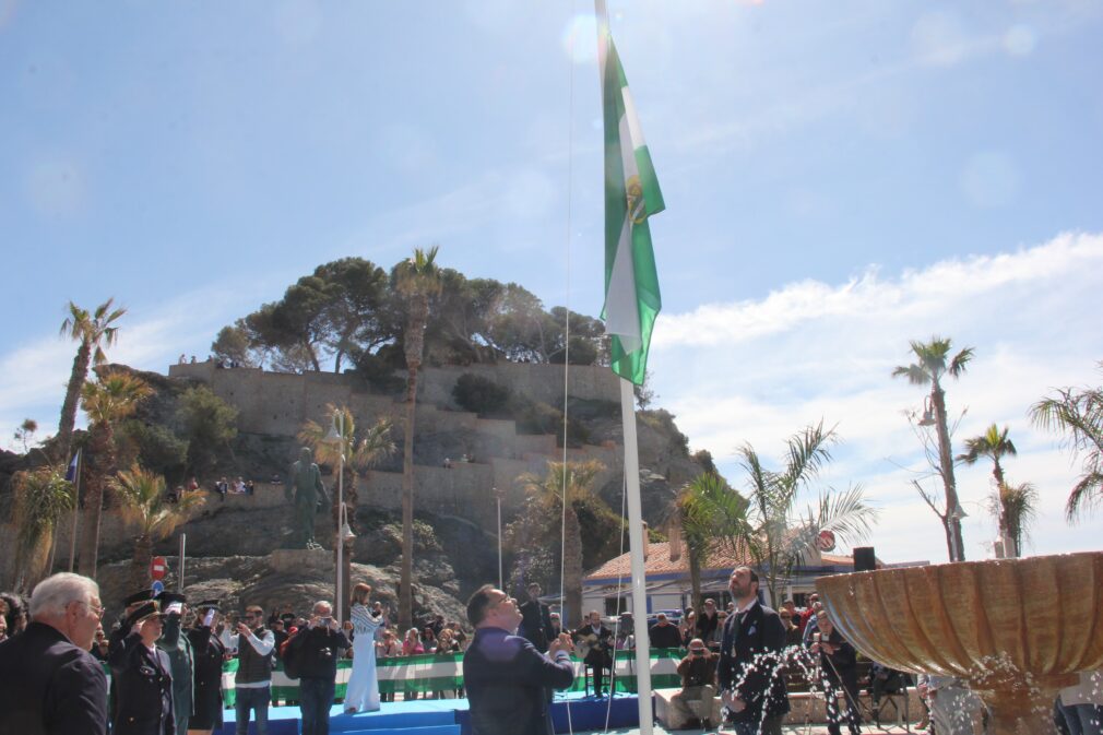 Izado de la bandera de Andalucía