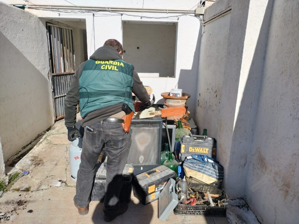 La Guardia Civil detiene a un hombre que robaba en casas de campo del área de Moclín