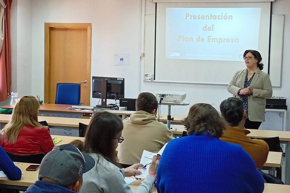 Granada.-El Ayuntamiento inicia una nueva edición de su Escuela Municipal de Emprendimiento en colaboración con Secot