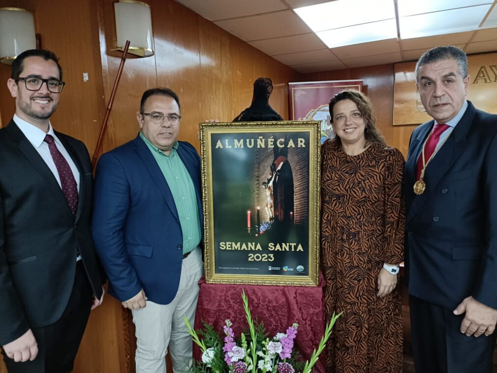 PRESENTADO DEL CARTEL DE SEMANA SANTA JUNTO AL ALCALDE DE ALMUÑECAR TENIENTE ALCALDE Y HERMANO MAYOR COFRADIAS SEXITANAS . 23