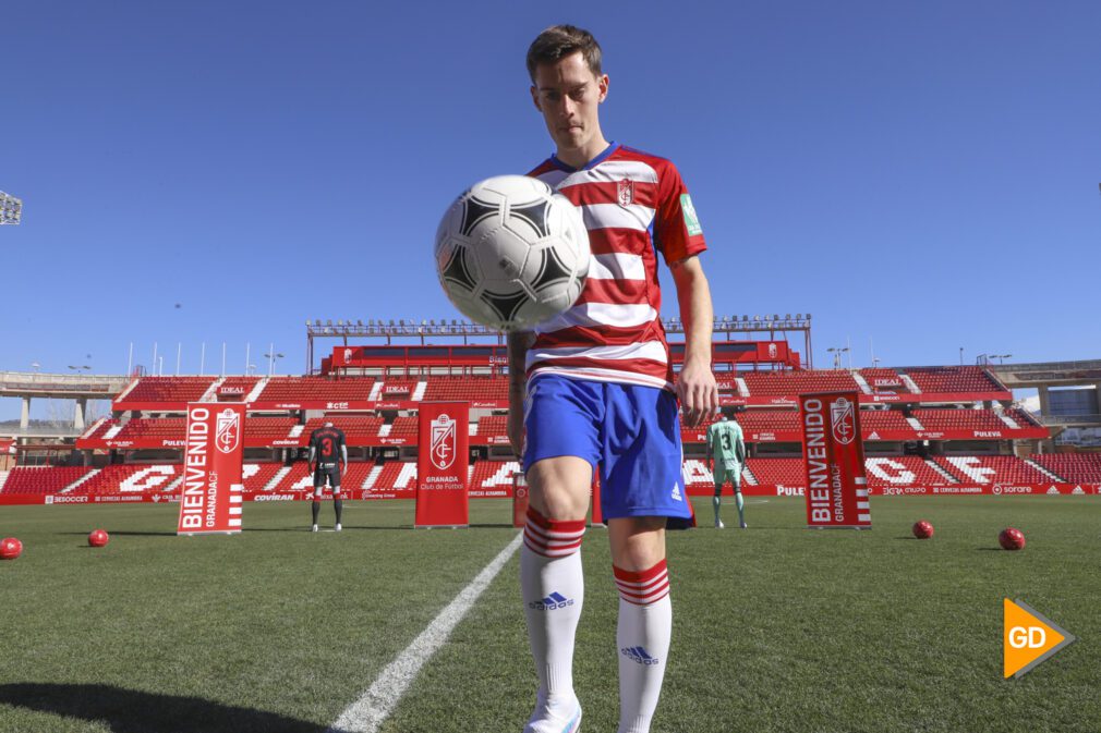 Presentación de Pol Lozano como jugador del Granada CF - Celia Pérez-19