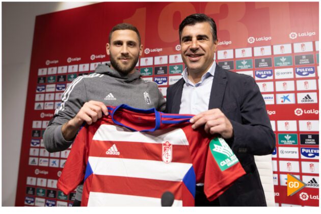 Weissman en su presentación como nuevo jugador del Granada | Foto: Antonio L. Juárez