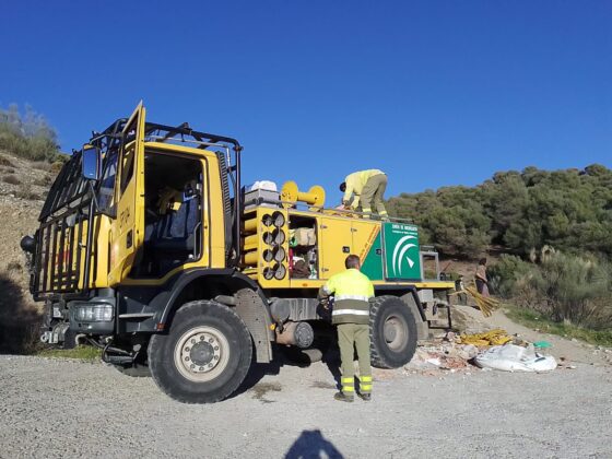 Un camión del Infoca, a su llegada al lugar donde se ha producido el segundo incendio | Foto: Remitida