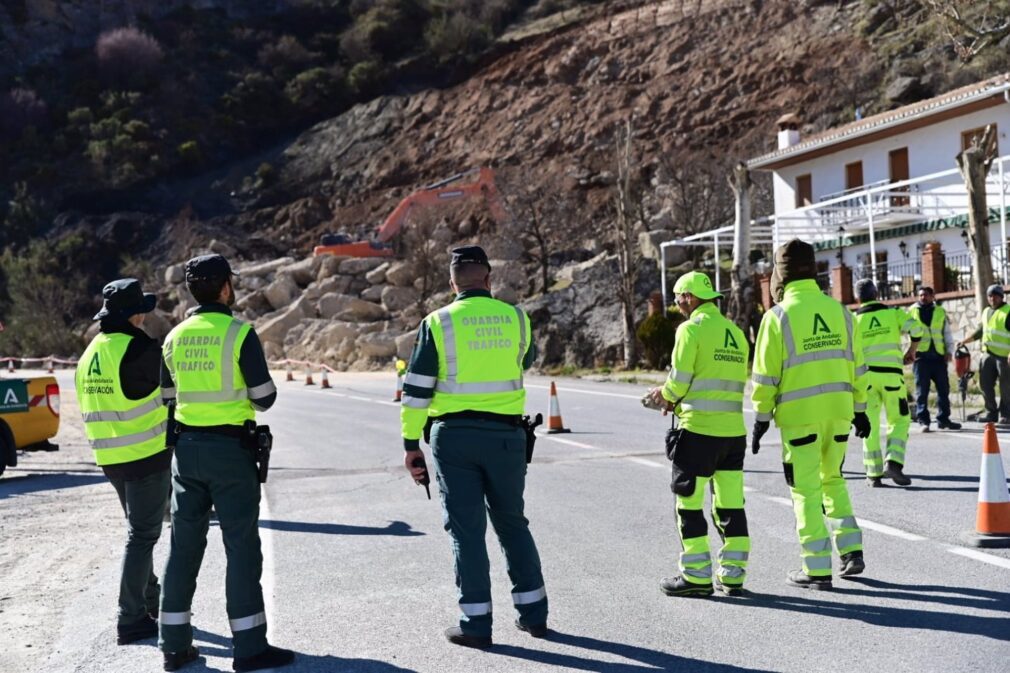 Granada.- Continúan los trabajos en el tramo de la A-395 afectado por los desprendimientos del pasado domingo