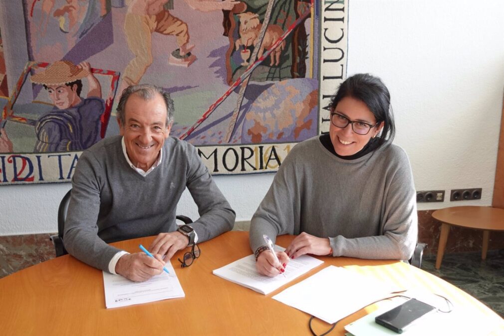 Francisco Barranco y Olalla Lamas firman el convenio del Palacio de Congresos de Granada