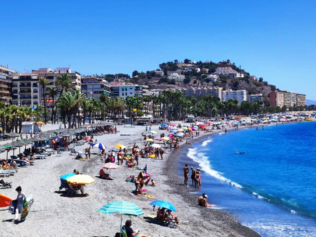 AMBIENTE TURISTICO VERANO 2022 EN PLAYA PUERTA DEL MAR ALMUÑECAR 22