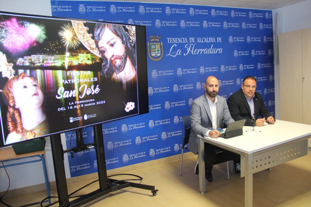 El alcalde y el Tte alcalde presenta las fiestas de La Herradura4