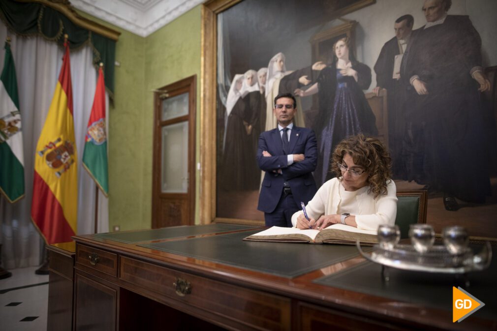 La ministra de Hacienda y Función Pública, María Jesús Montero, se reúne con el alcalde de Granada, Francisco Cuenca, y preside la firma de un protocolo de intenciones para impulsar como 'hub' tecnológico las antiguas instalaciones de Cetarsa y su e