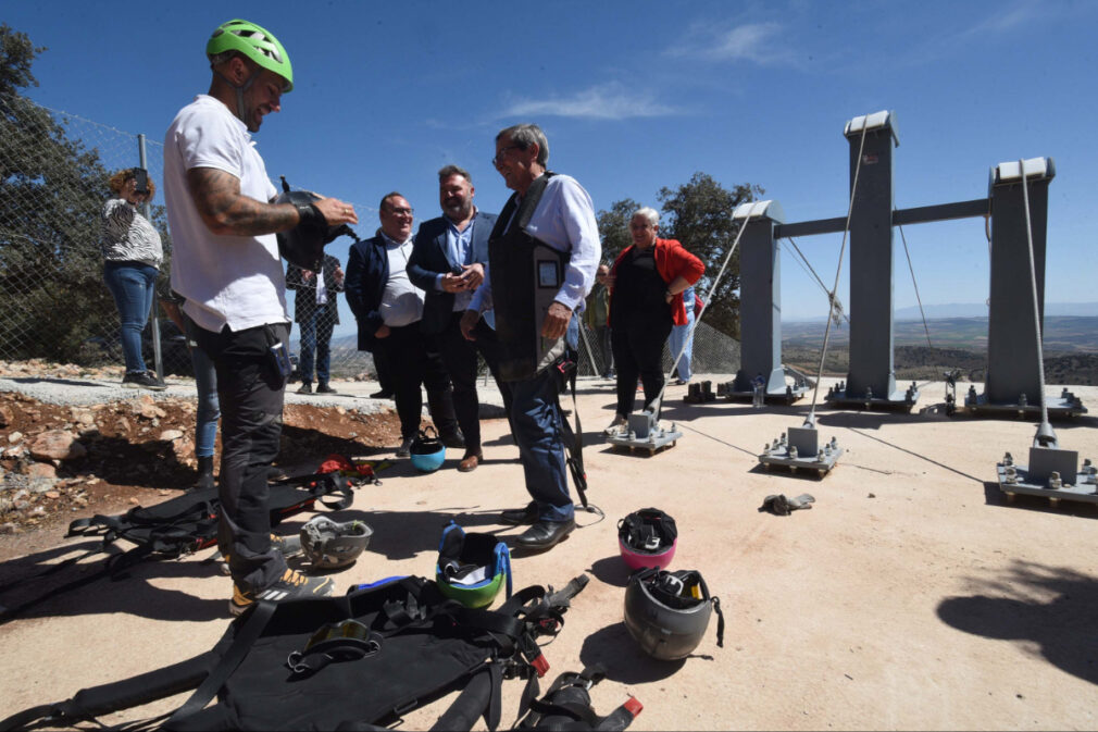 jose-entrena-inauguracion-tirolina-grande-andalucia-montejicar-granada-diputacion