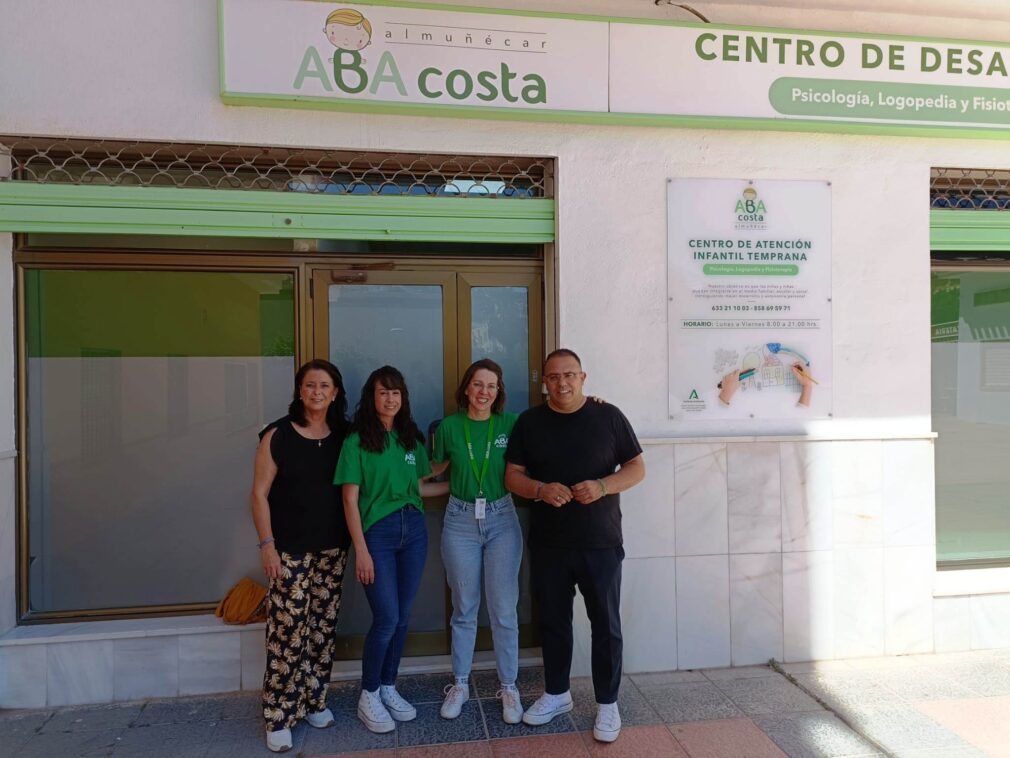 ALCALDE Y CONCEJALA EN LA VISITA AL CAIT DE ALMUÑECAR 23